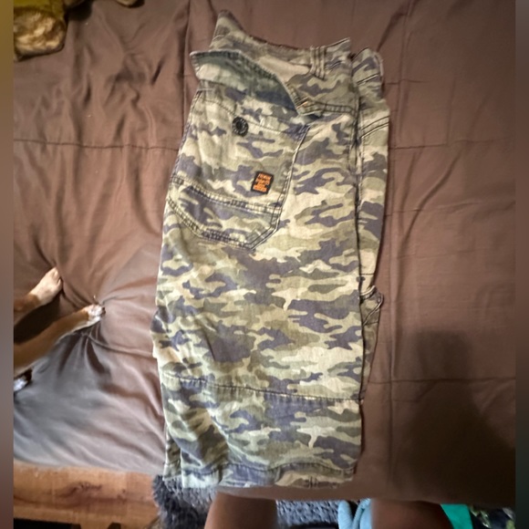 Size 32 men’s camo shorts - Picture 3 of 3